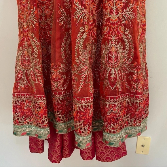 María B | Pishwas (long maxi dress) Punjabi/Indian suit with Embroidery - Large - Picture 5 of 8